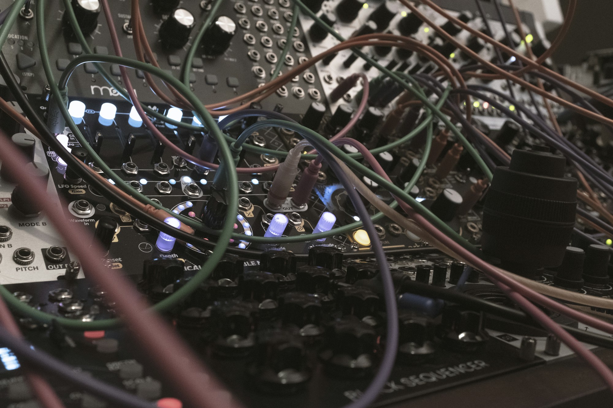 Flyer de Modular en vivo: cuatro cajas, un cable
